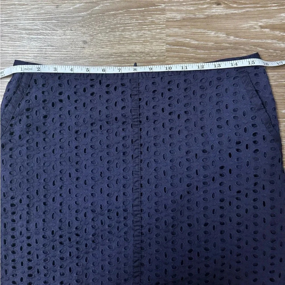 Ann Taylor Loft Navy Eyelet Skirt with Pockets, Lining, and Zip up back Size 8 - Picture 3 of 7
